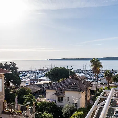 Apartment 3-br Terrace Steps From Beaches Cannes
