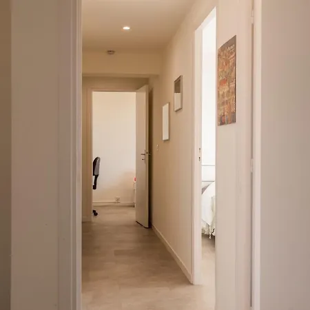 Apartment 3-br Terrace Steps From Beaches